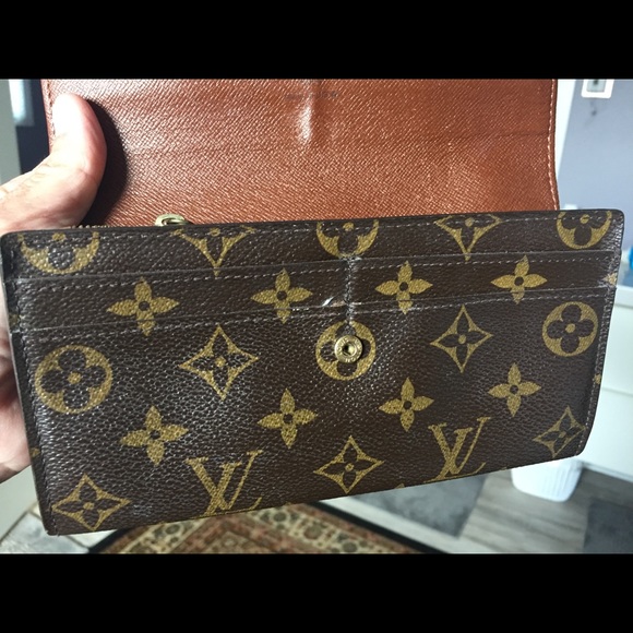 Louis Vuitton Wallet - Picture 12 of 16
